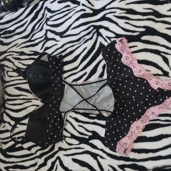 Lingerie - Picture 2 of 3